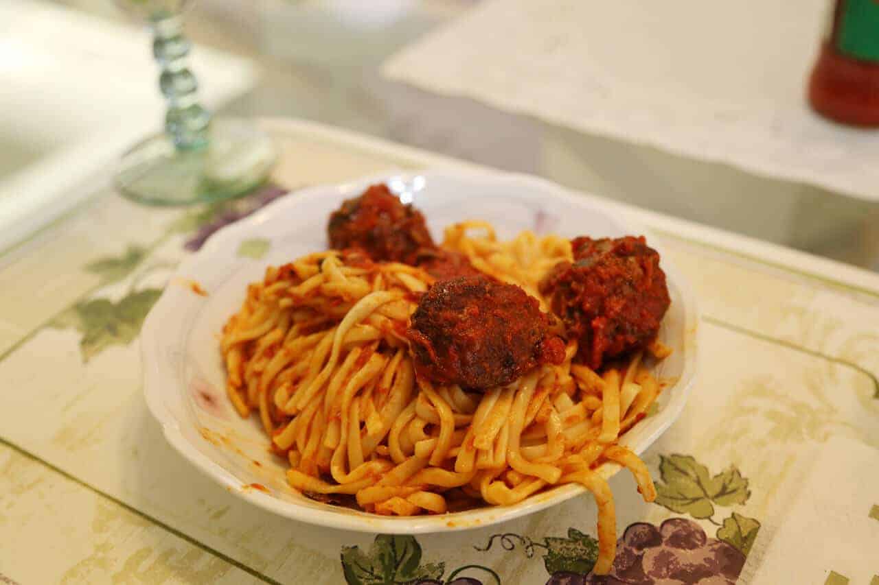 Bowl of meatballs and spaghetti