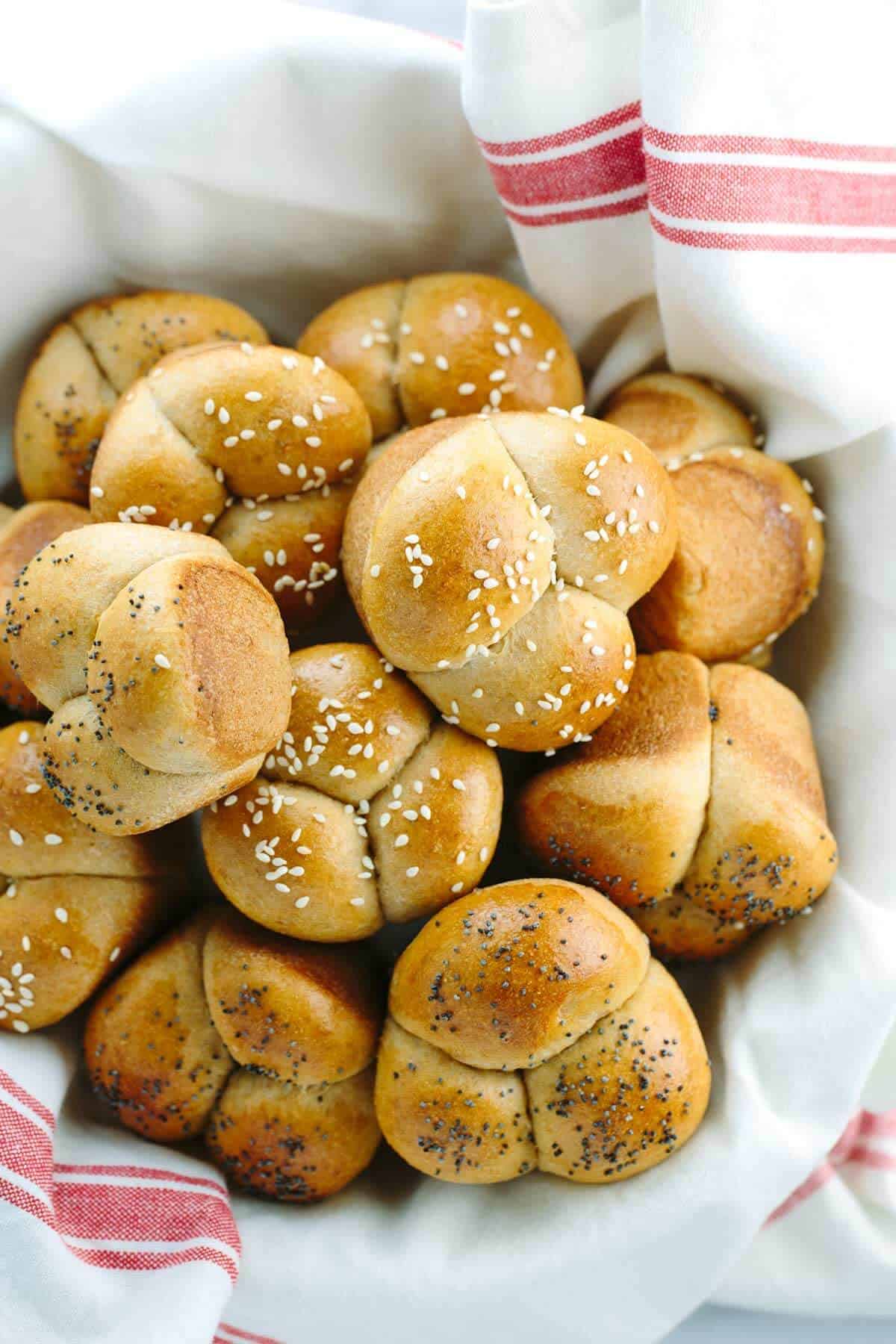 Cloverleaf dinner rolls in a basket.