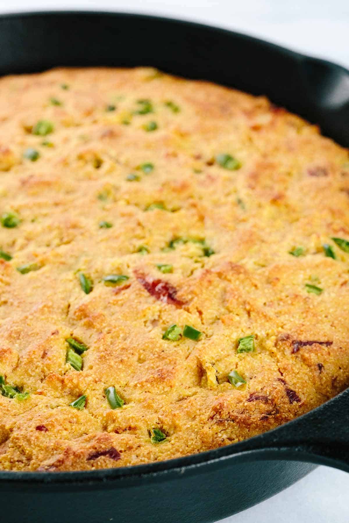 Slow Cooker Chicken Chili & Jalapeño Cornbread Jessica Gavin