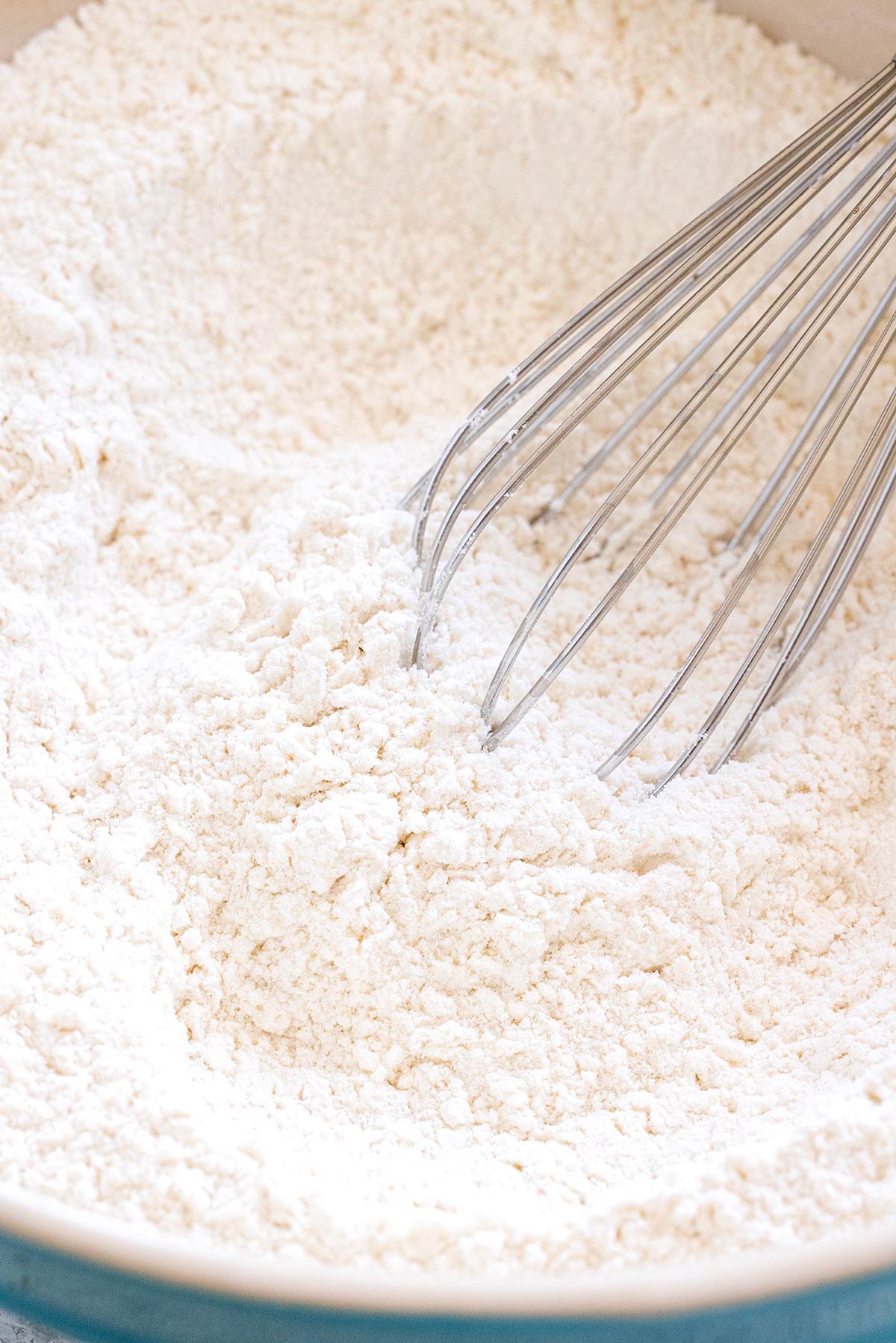 Bowl of flour and sugar after being whisked together.