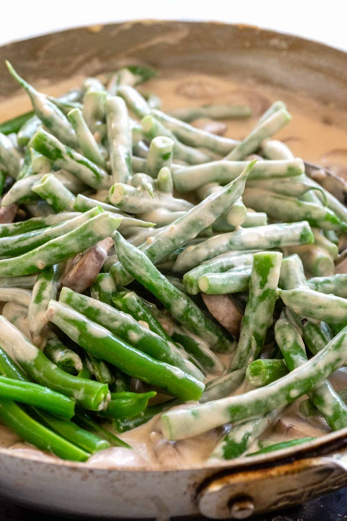 Creamy mushrooms sauce mixed with green beans.