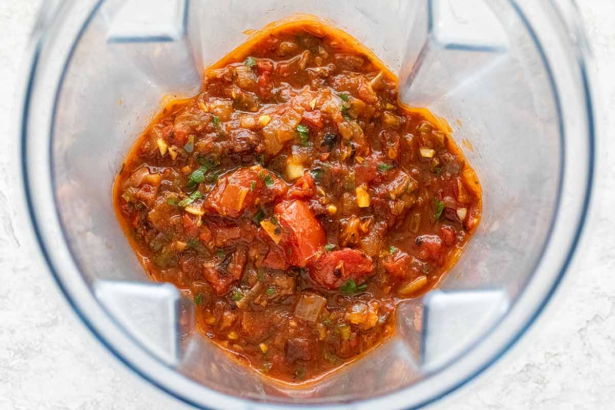 Chunky ranchero sauce in a blender cup.