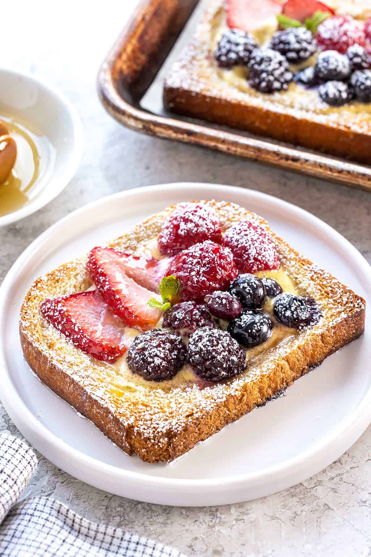 Custard yogurt toast with powdered sugar.