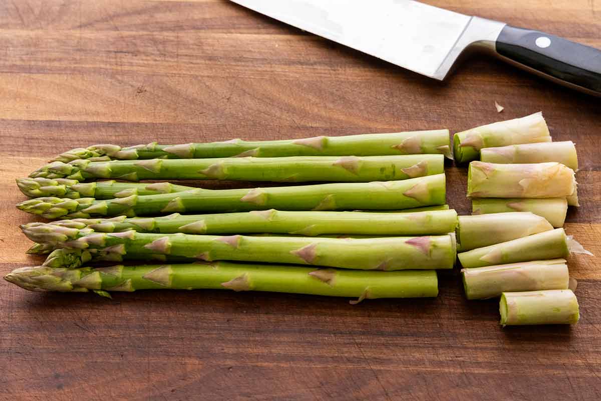Asparagus with the ends cut off.